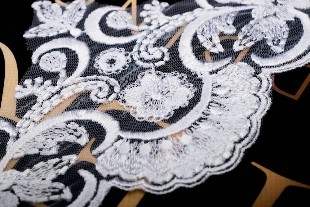 Plain lace 2000000314426 image from the Inter Tex catalogue for bridal fabrics, lace, appliques and B2B atelier orders.
